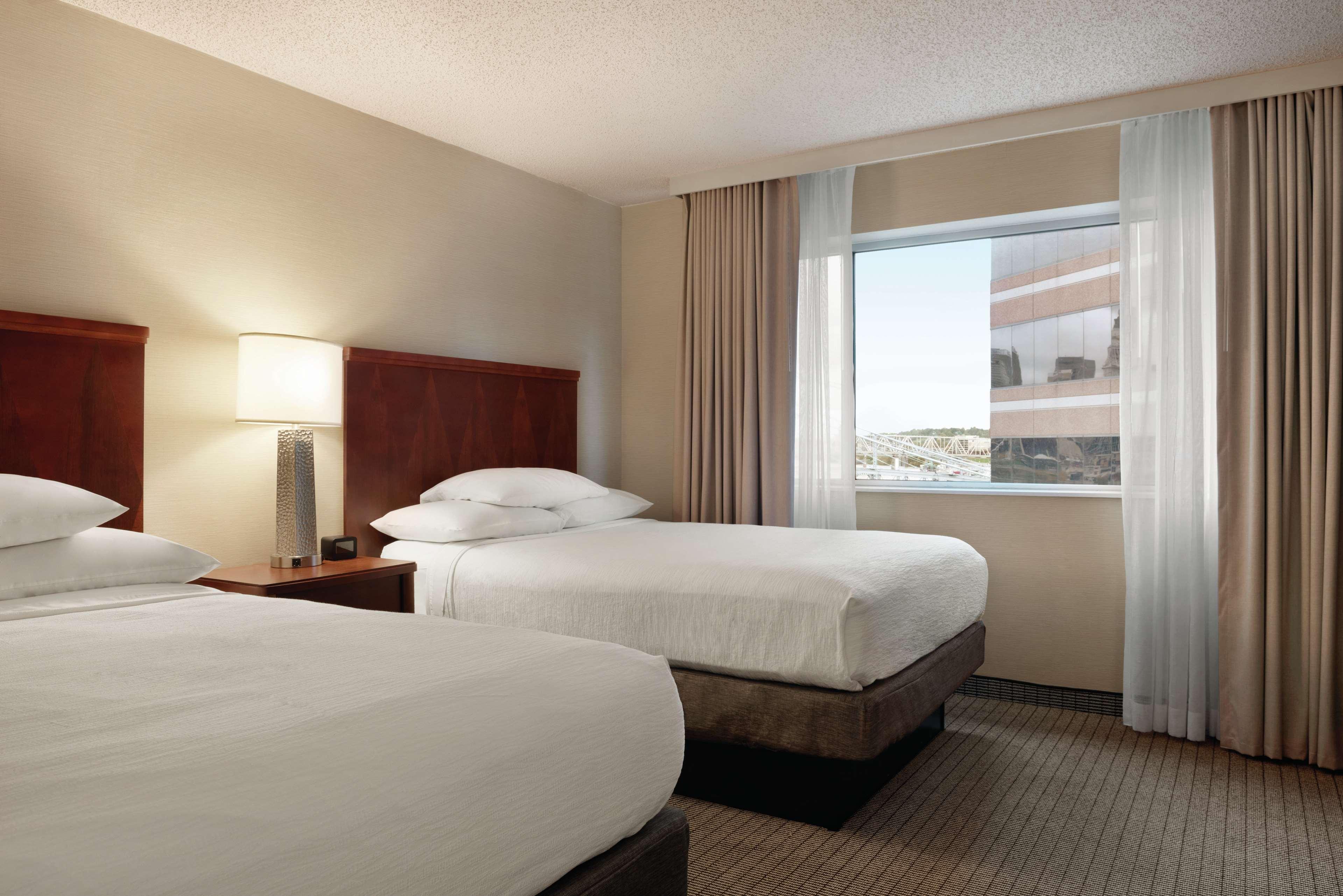 Embassy Suites Cincinnati - Rivercenter Covington Eksteriør billede