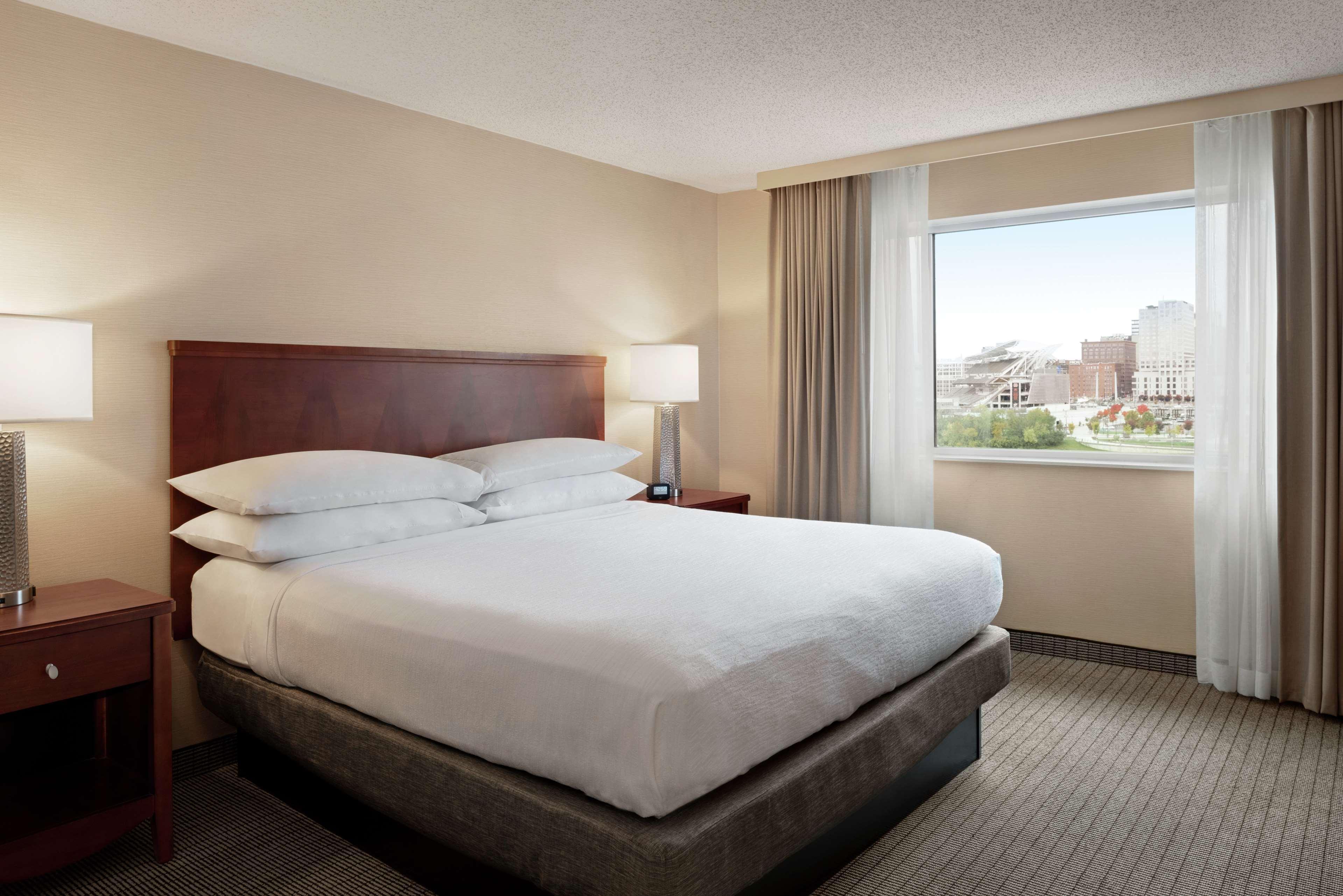 Embassy Suites Cincinnati - Rivercenter Covington Eksteriør billede