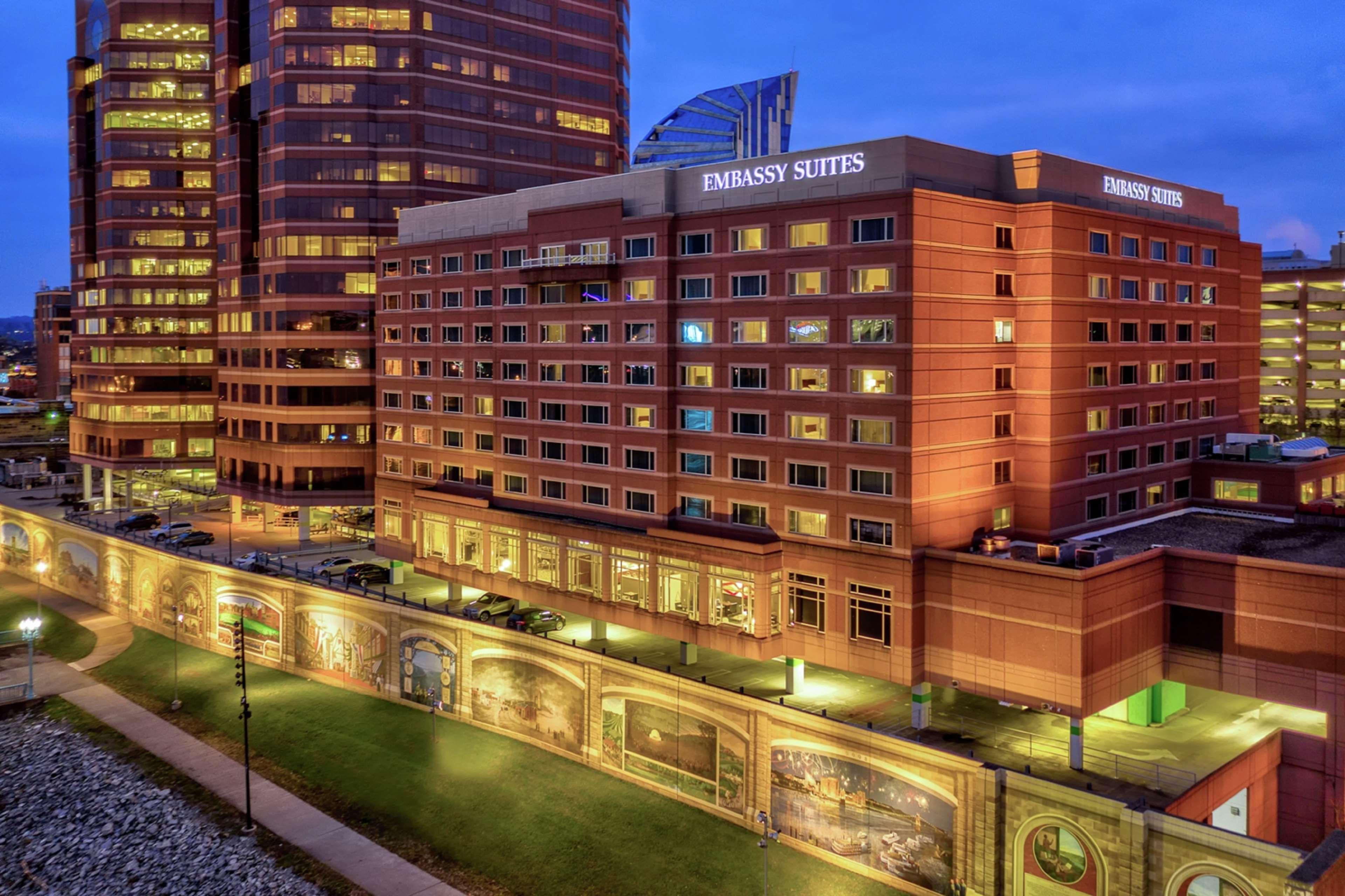 Embassy Suites Cincinnati - Rivercenter Covington Eksteriør billede