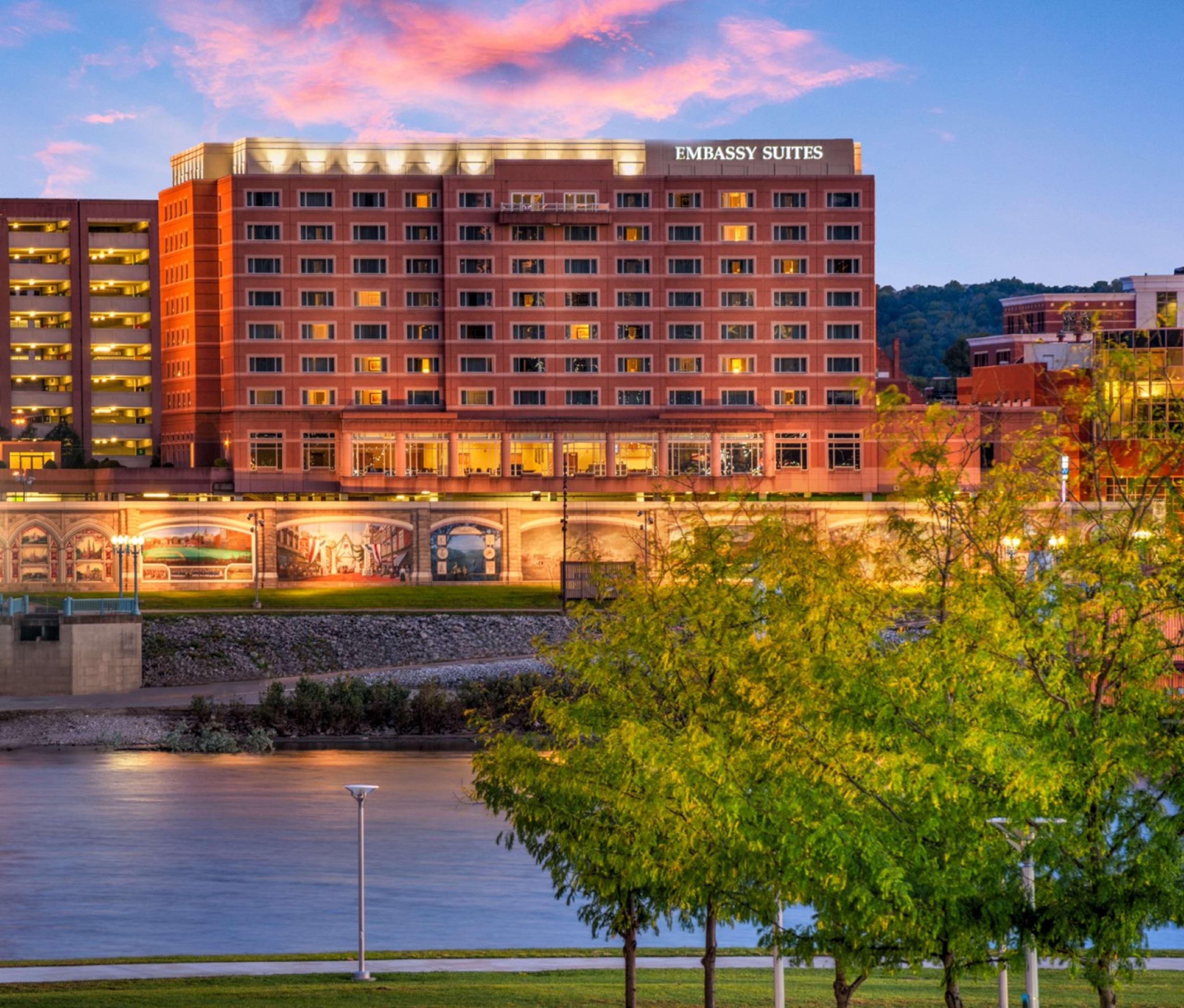 Embassy Suites Cincinnati - Rivercenter Covington Eksteriør billede