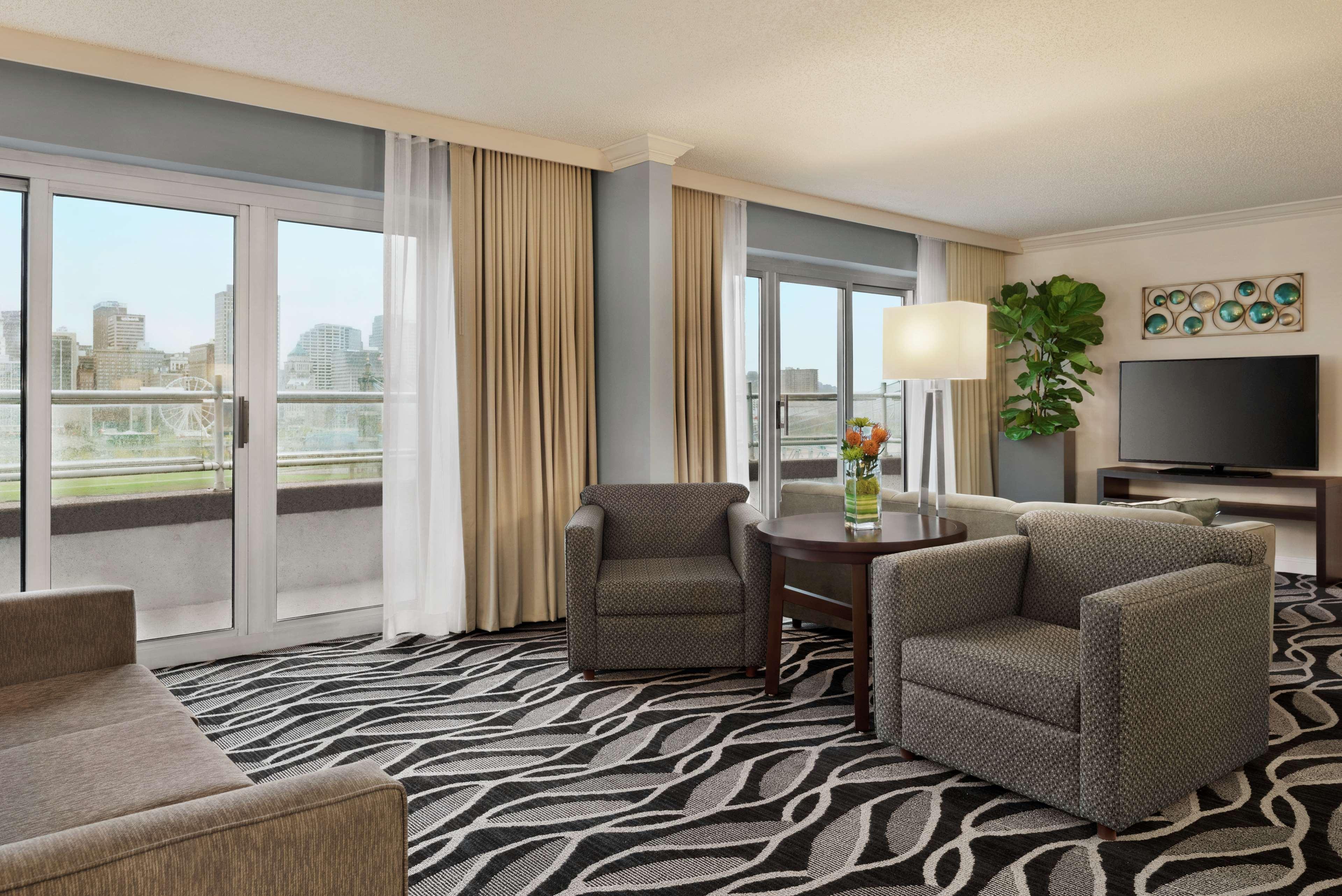 Embassy Suites Cincinnati - Rivercenter Covington Eksteriør billede