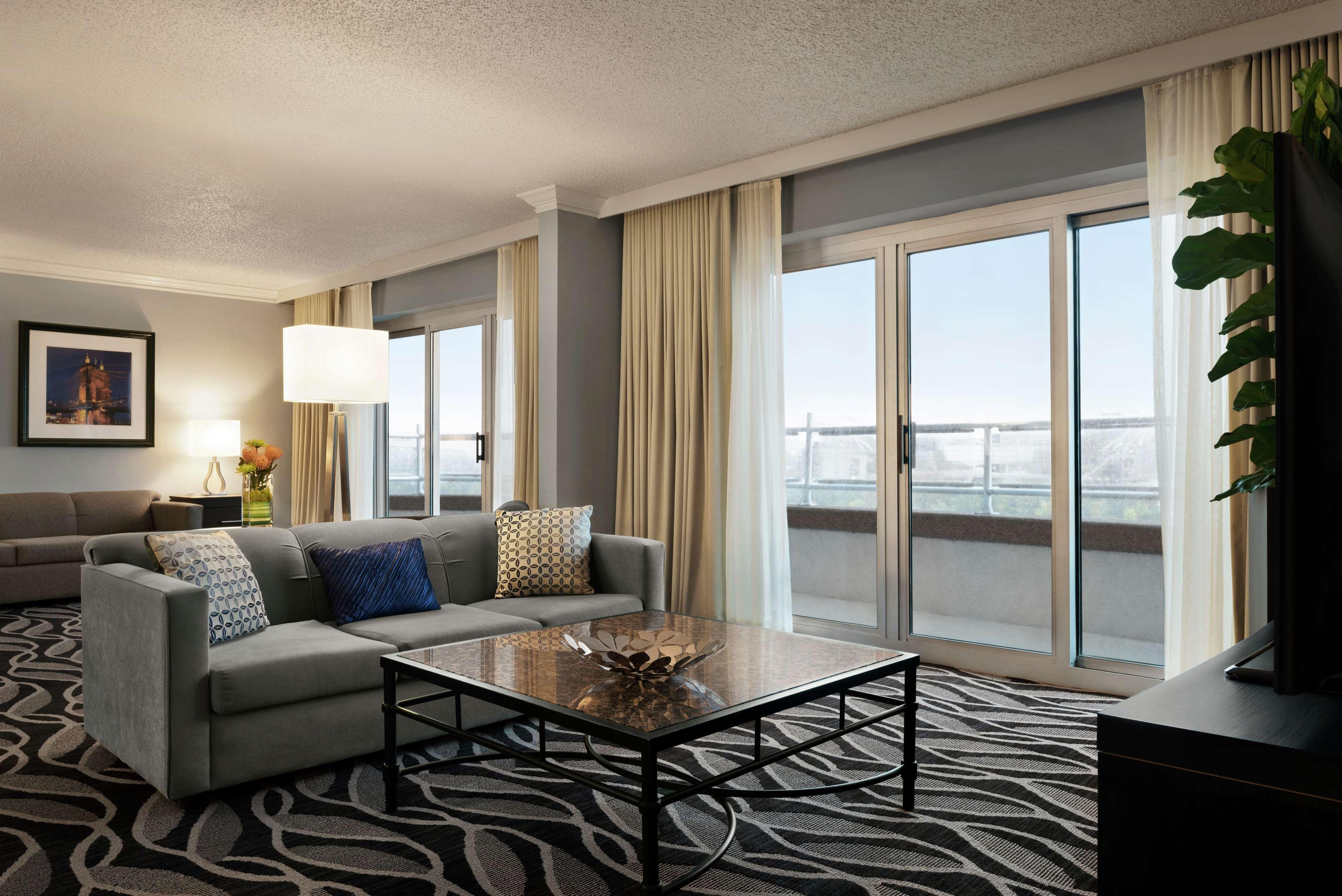 Embassy Suites Cincinnati - Rivercenter Covington Eksteriør billede
