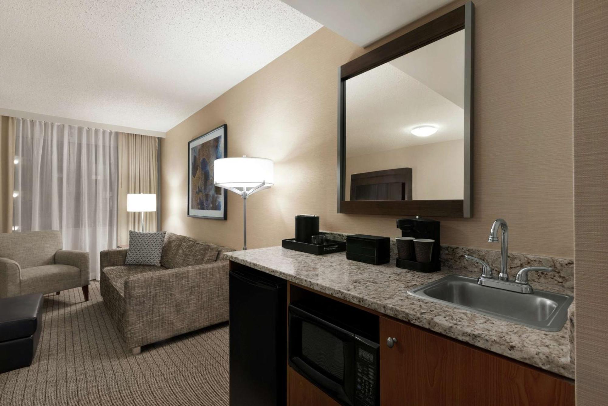 Embassy Suites Cincinnati - Rivercenter Covington Eksteriør billede